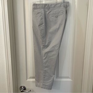 Eddie Bauer Crop Curvy Legendwash Stretch Pant - Light Gray.  Womens:  8P.
